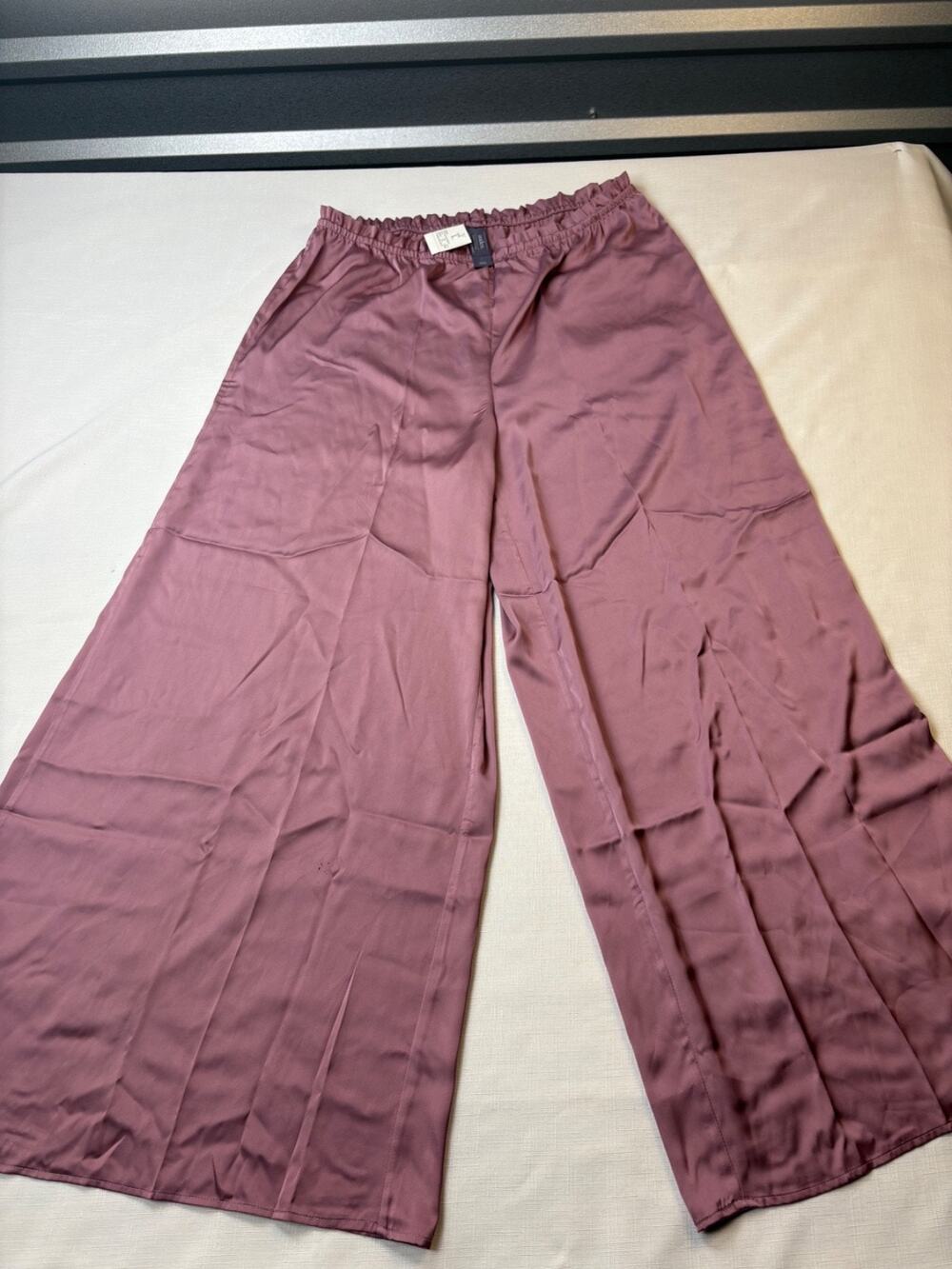 SATIN PANT Flowy high-waisted pants with elastic drawstring waistband SIZE L